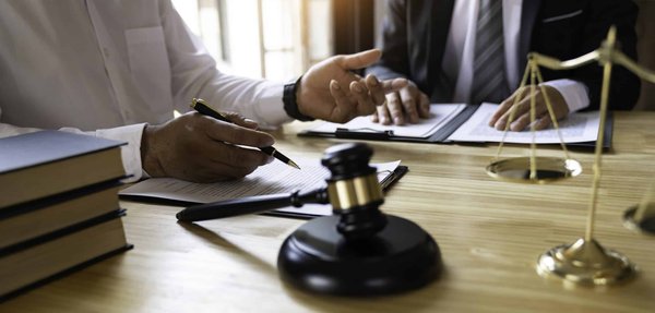 Qu'est-ce qu'un statut juridique exemple ?